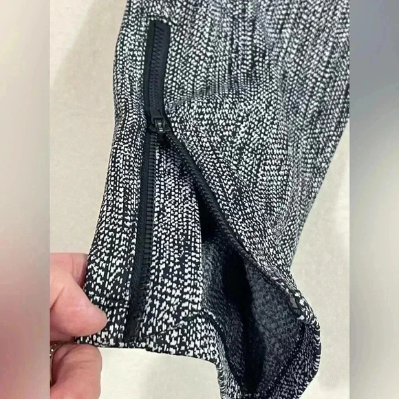 Athleta Delancey Textured Moto Tight Womens Med. Black White Ankle Zip like new - Picture 4 of 7